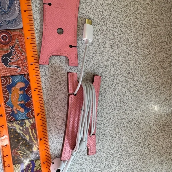 **SOLD**. Hermes earphones cable holder - Picture 5 of 5